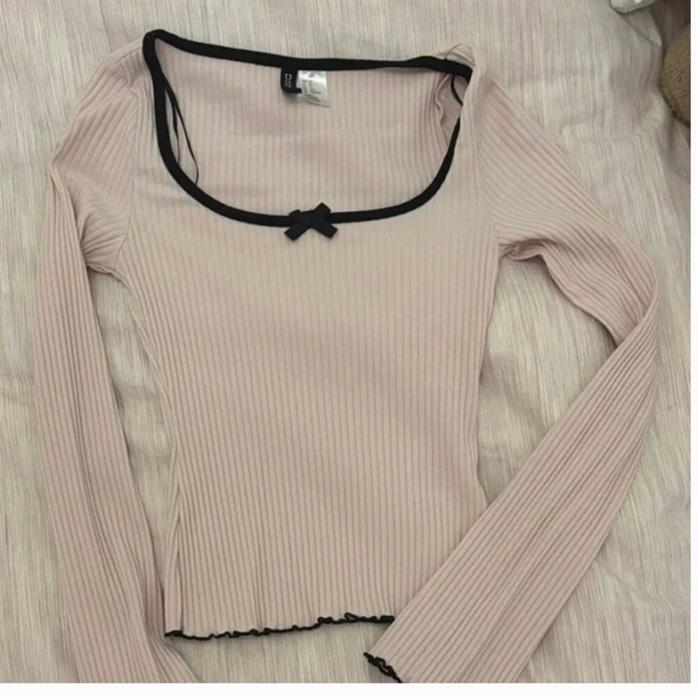 pink hm top with bow